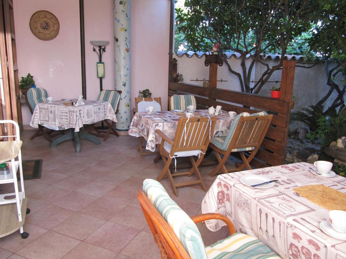 Il Portico Bed & Breakfast Uras Dış mekan fotoğraf