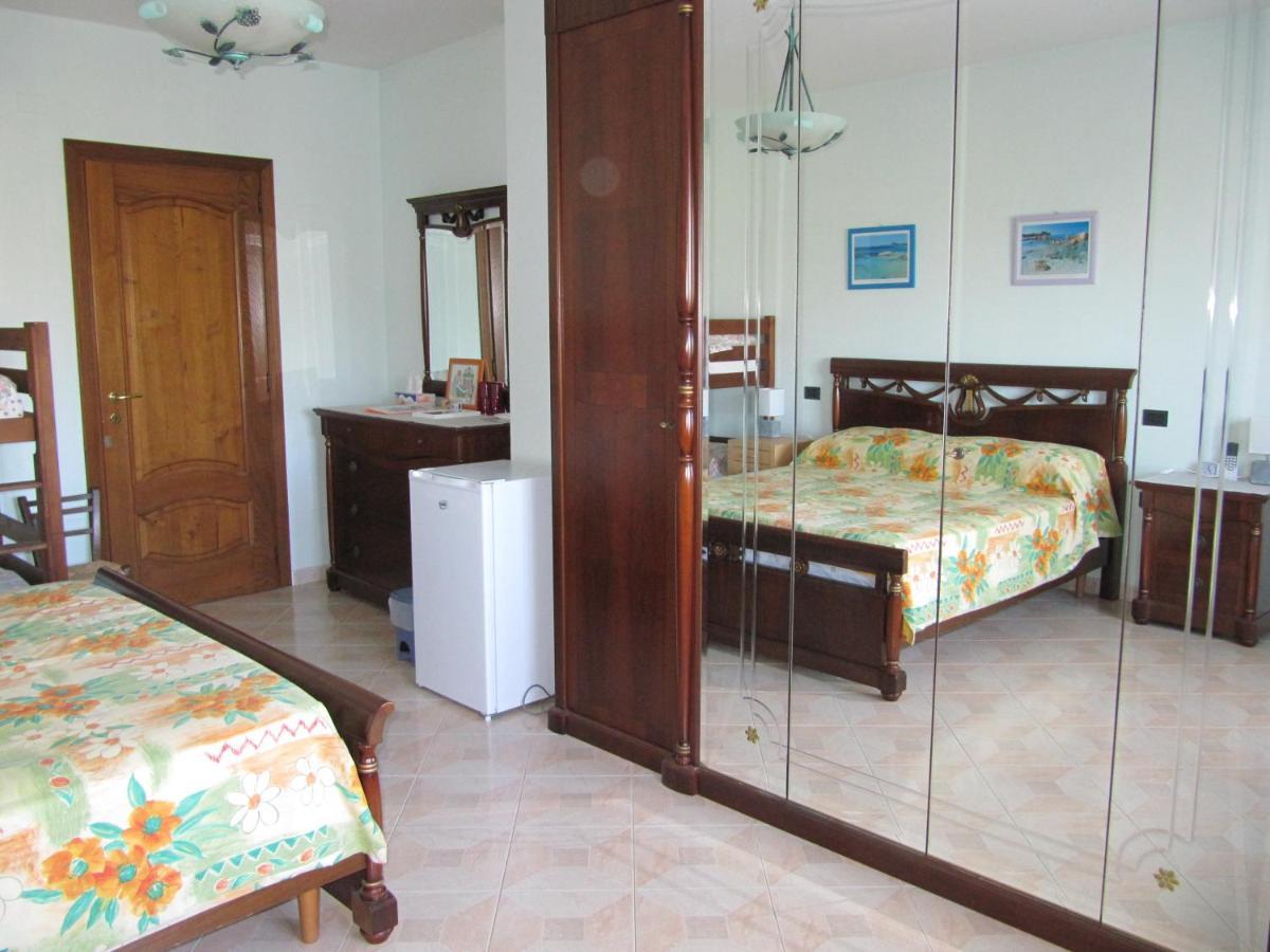 Il Portico Bed & Breakfast Uras Dış mekan fotoğraf