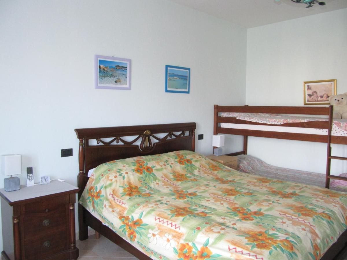 Il Portico Bed & Breakfast Uras Dış mekan fotoğraf