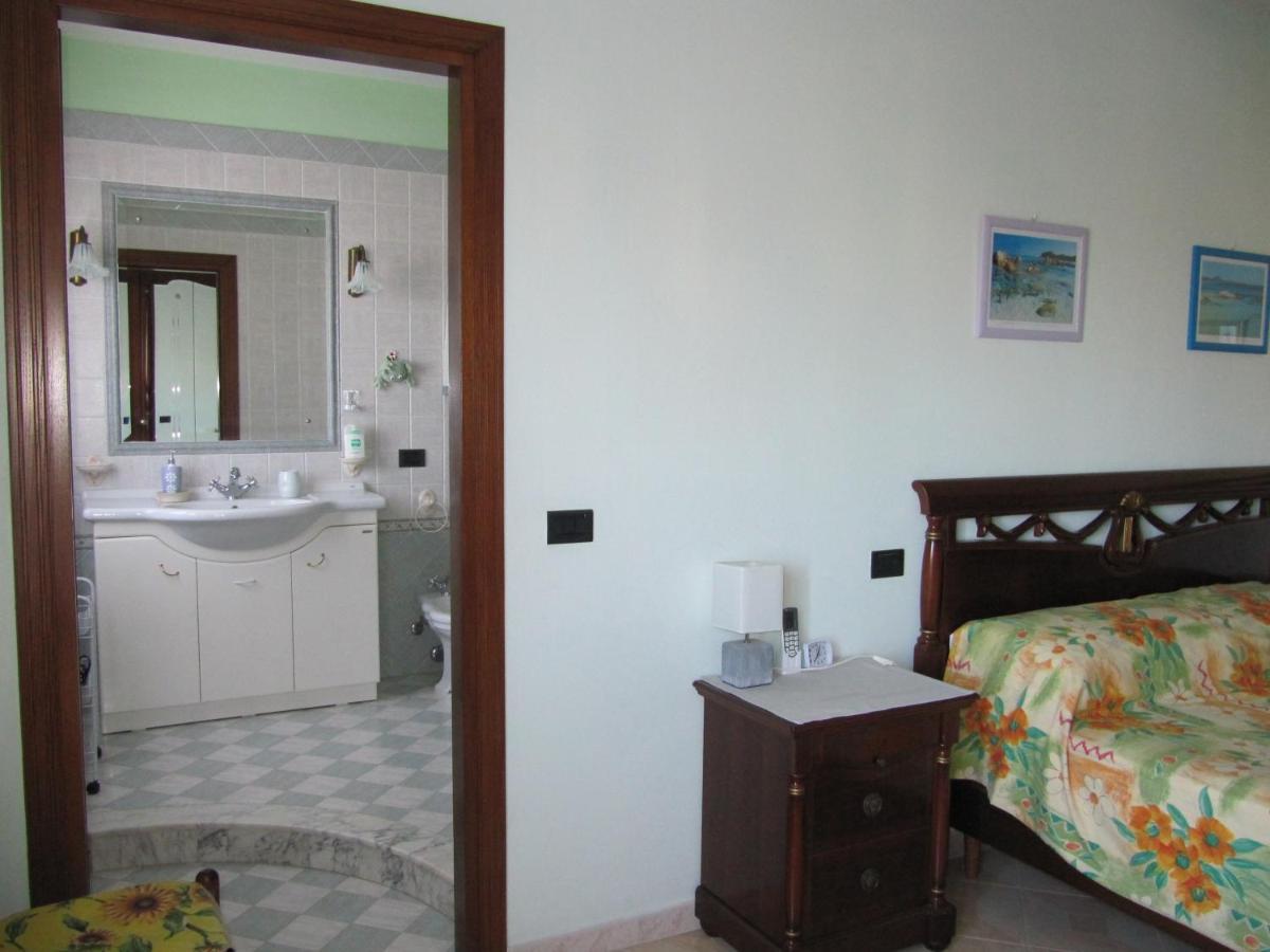 Il Portico Bed & Breakfast Uras Dış mekan fotoğraf