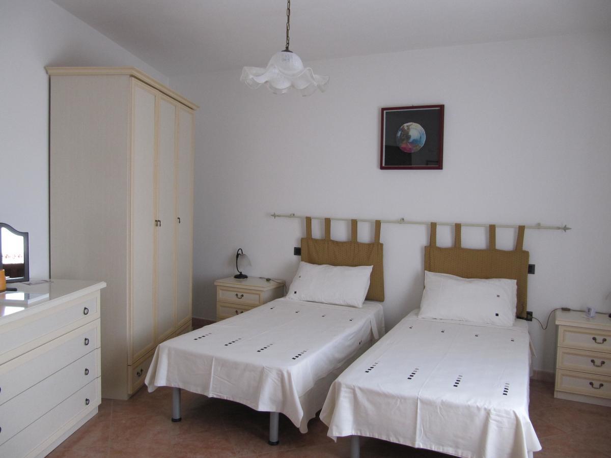 Il Portico Bed & Breakfast Uras Dış mekan fotoğraf